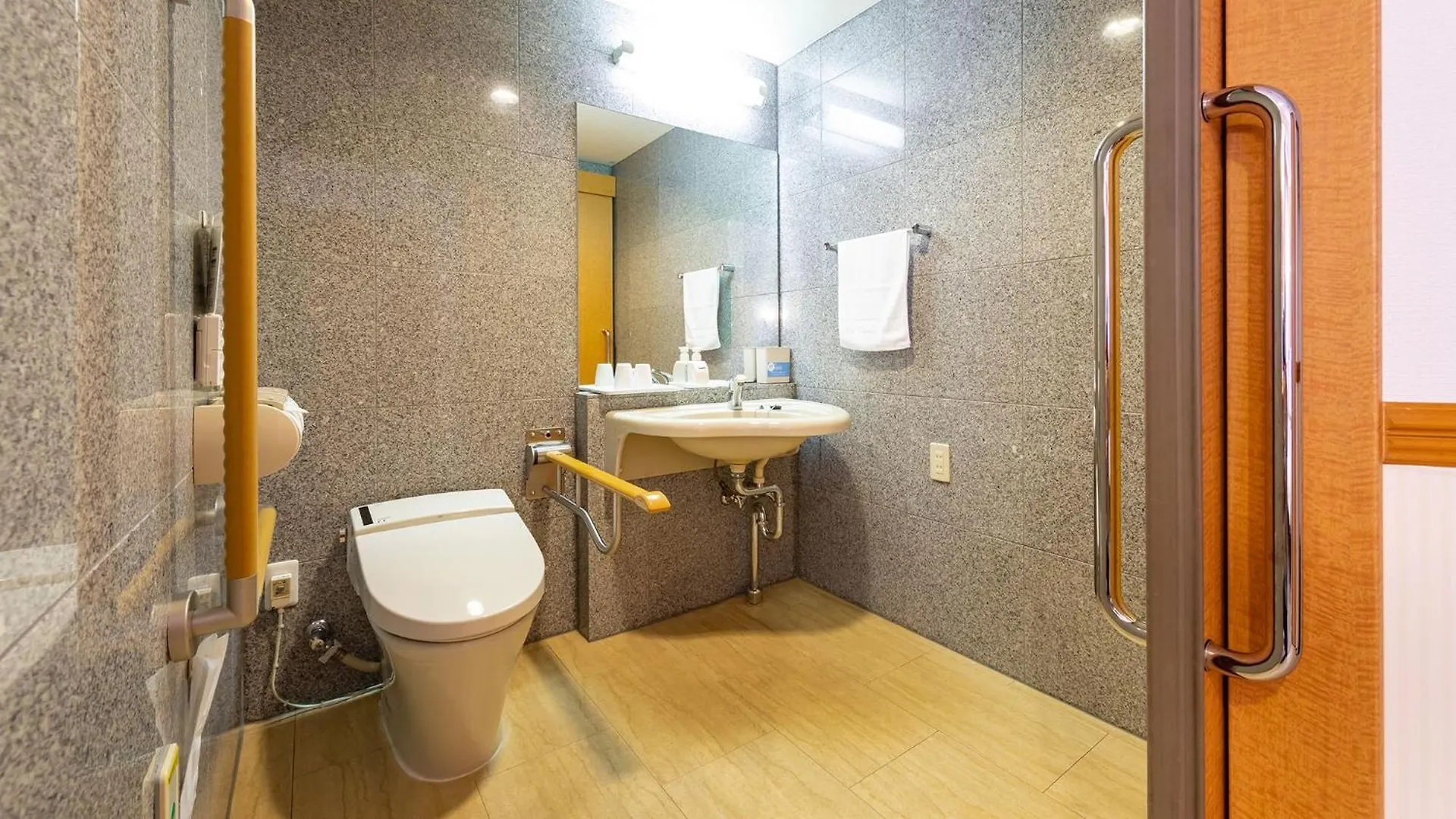 Toyoko Inn Hokkaido Hakodate Ekimae Daimon